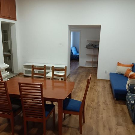 Big Cozy - Skyfall Apartment 3 Bdrm 6 Beds 1&Half Baths บูดาเปสต์ ภายนอก รูปภาพ